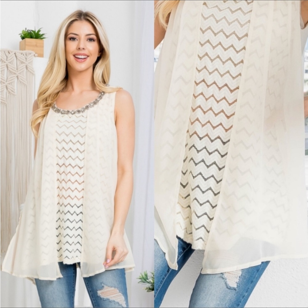 NWT, M, Ryu, cream colored chevron blouse